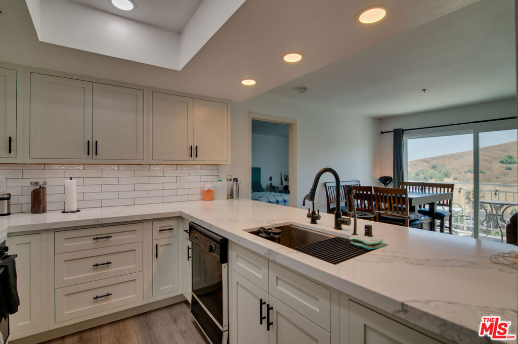 4750 Templeton Street - Photo 8