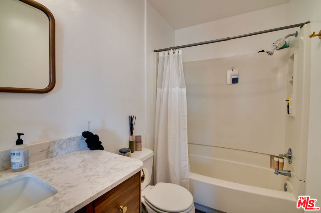 4750 Templeton Street - Photo 19