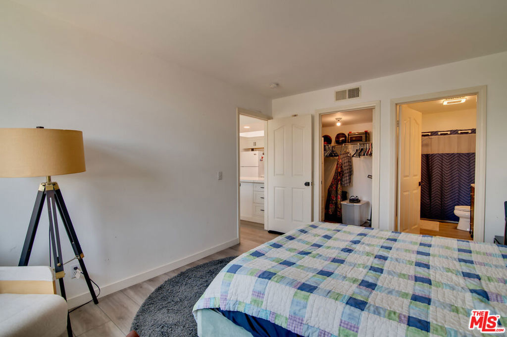 4750 Templeton Street - Photo 13