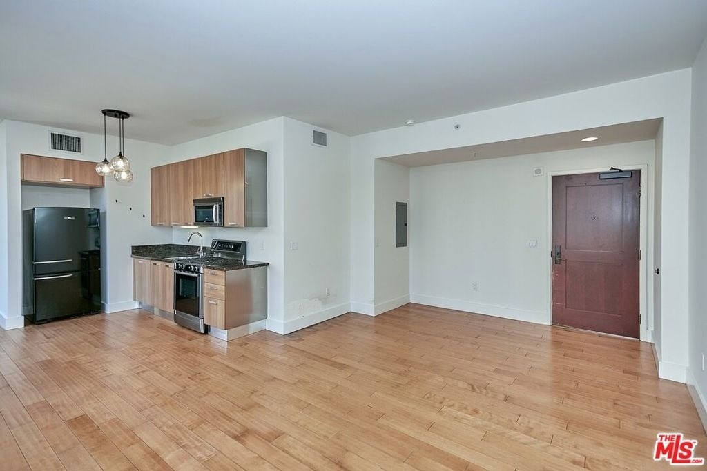 460 S Spring Street - Photo 2