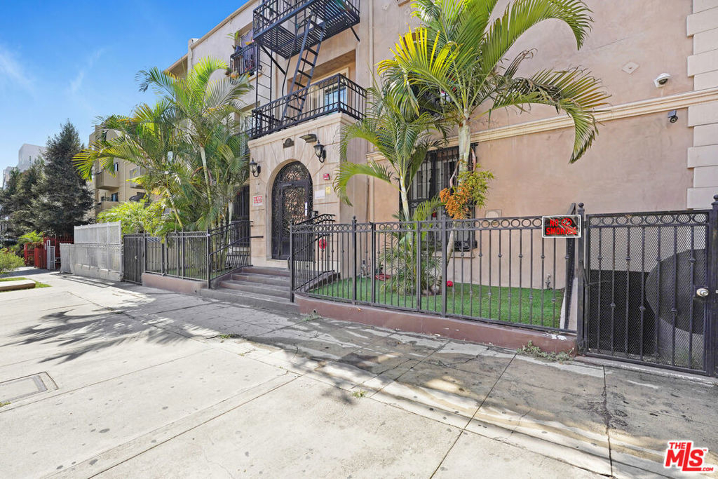 807 S Fedora Street - Photo 1