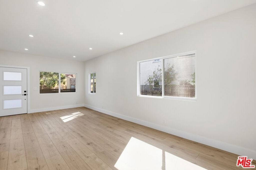 5915 Barton Avenue - Photo 2