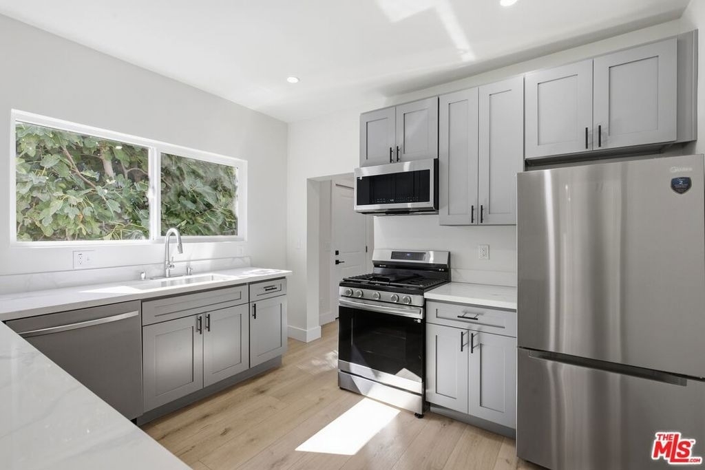 5915 Barton Avenue - Photo 9