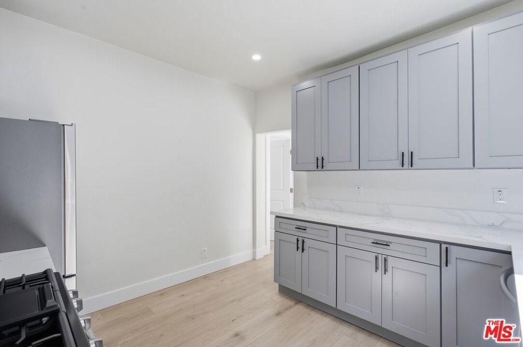 5915 Barton Avenue - Photo 10