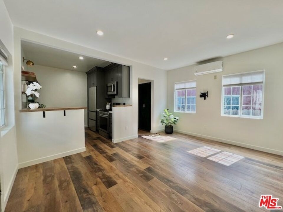 652 N Dillon Street - Photo 7