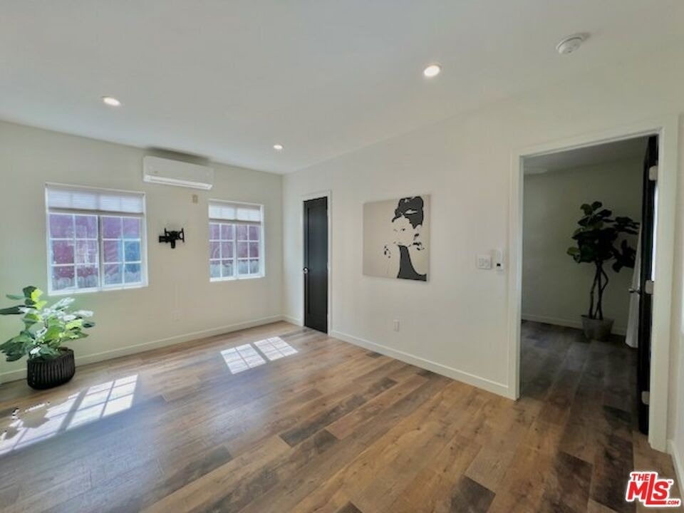 652 N Dillon Street - Photo 4