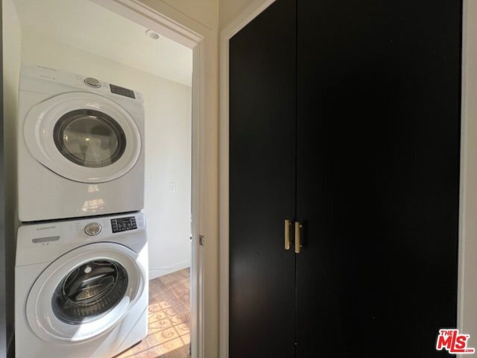 652 N Dillon Street - Photo 8