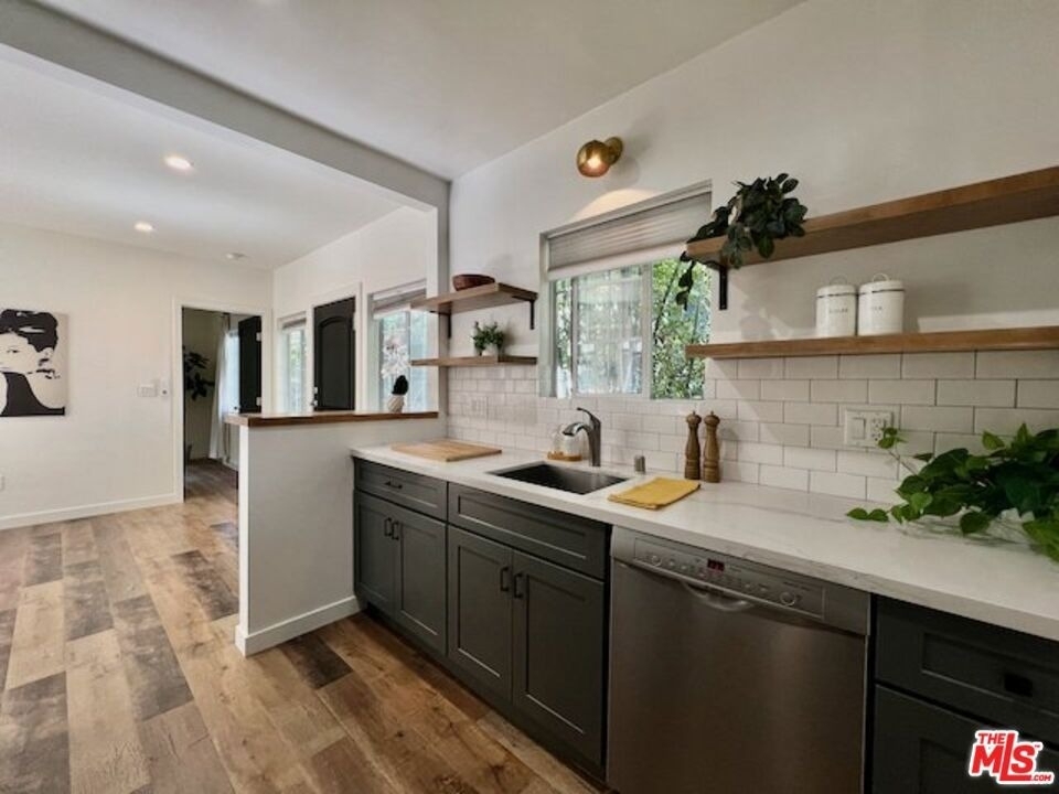 652 N Dillon Street - Photo 2
