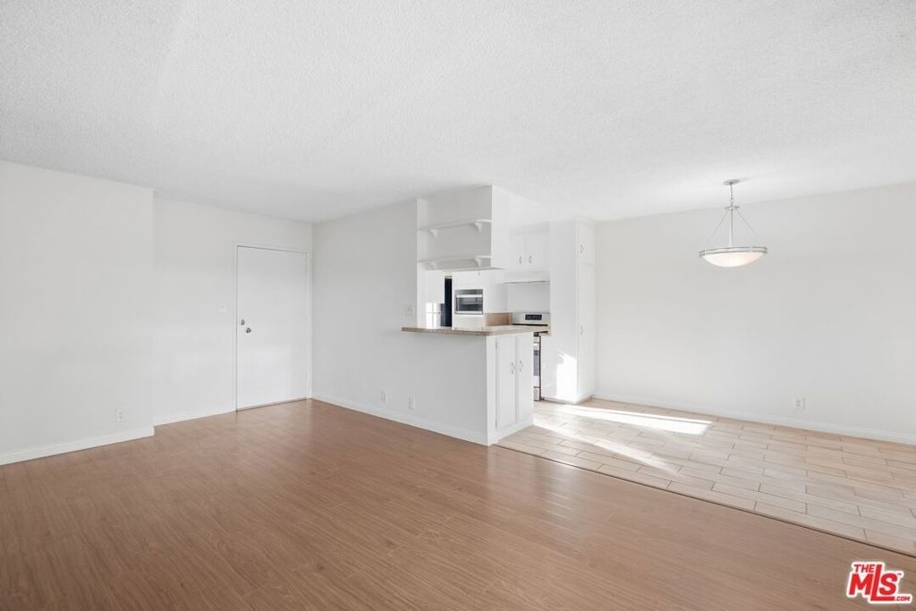 739 N Croft Avenue - Photo 2