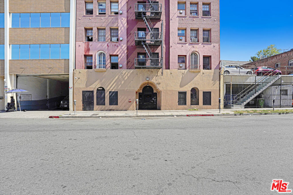 610 S Coronado Street - Photo 0