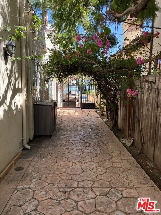 341 S Palm Drive - Photo 11