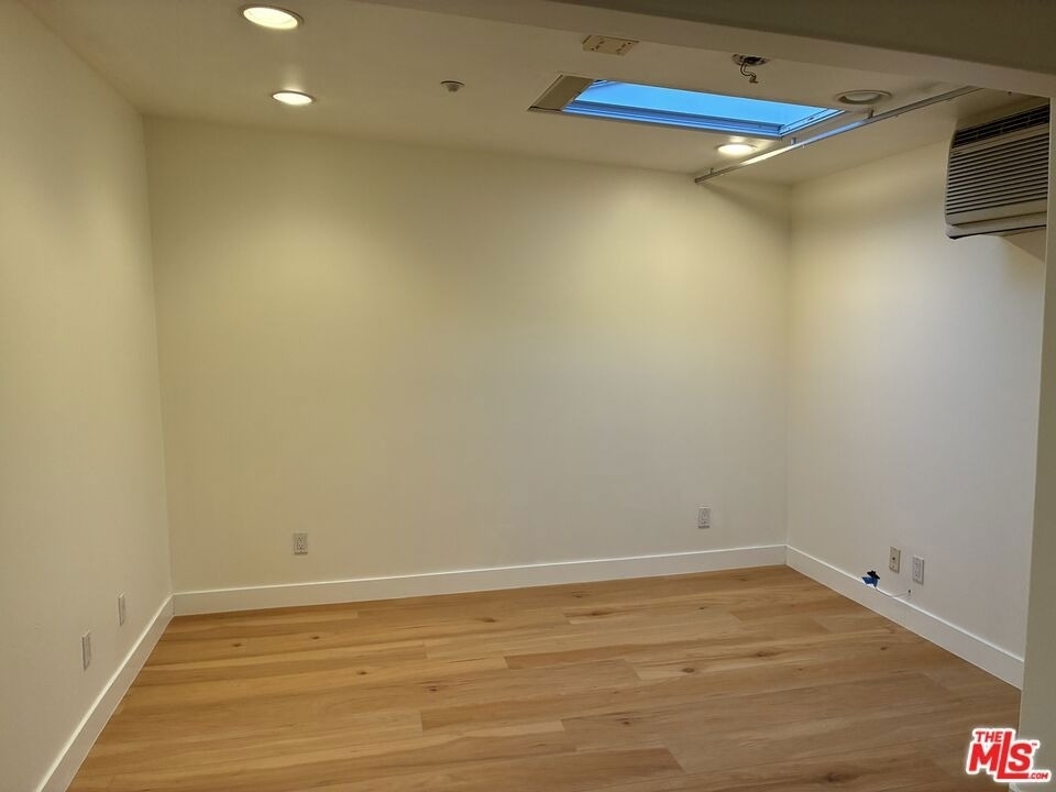 341 S Palm Drive - Photo 5