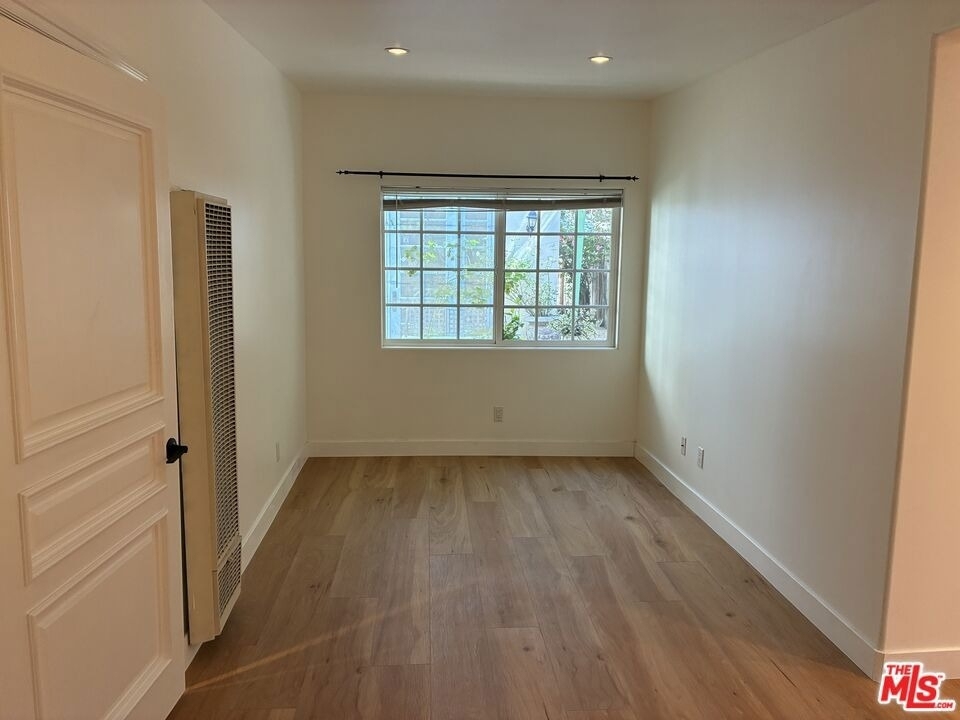 341 S Palm Drive - Photo 4