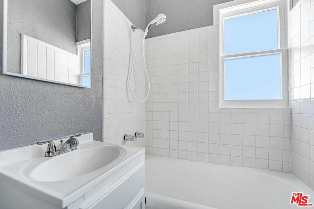 812 S Westlake Avenue - Photo 9