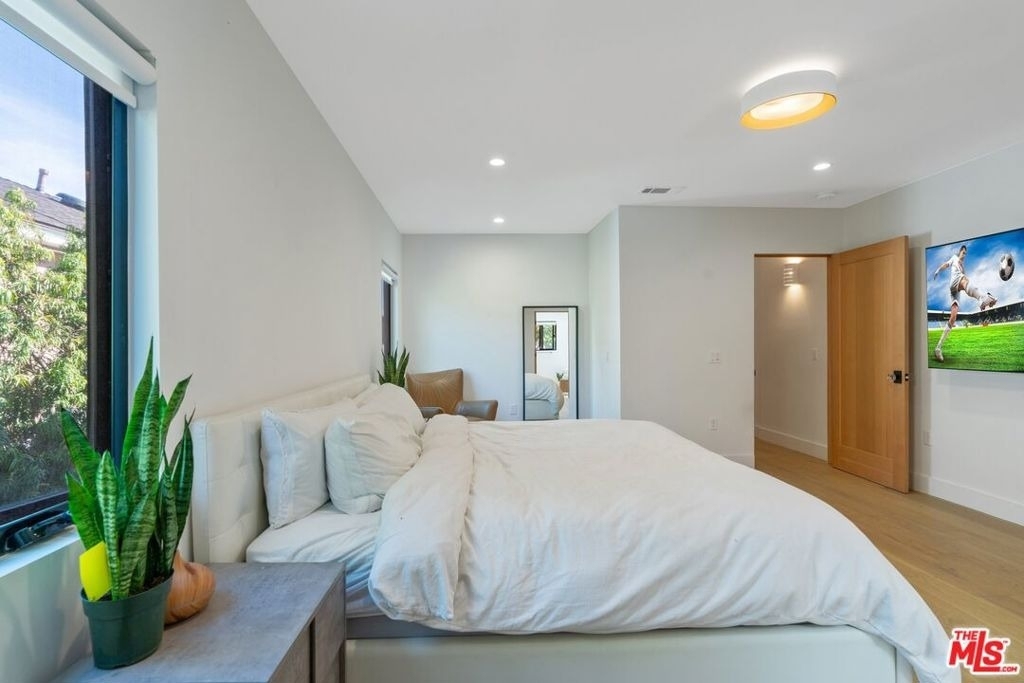 1861 W 38th Street - Photo 28
