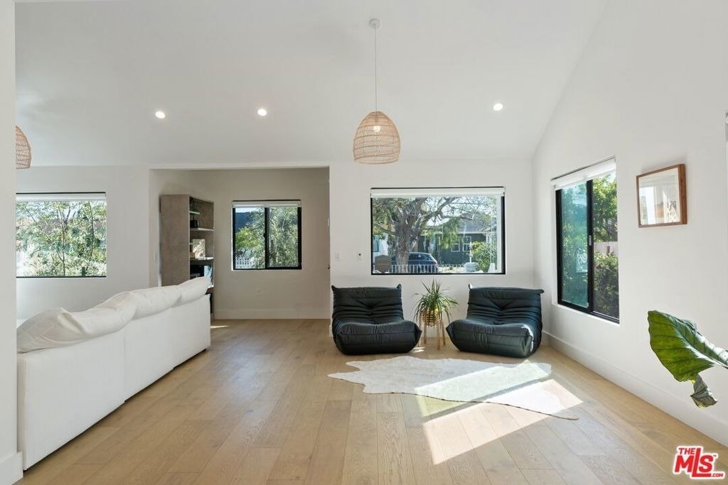 1861 W 38th Street - Photo 9