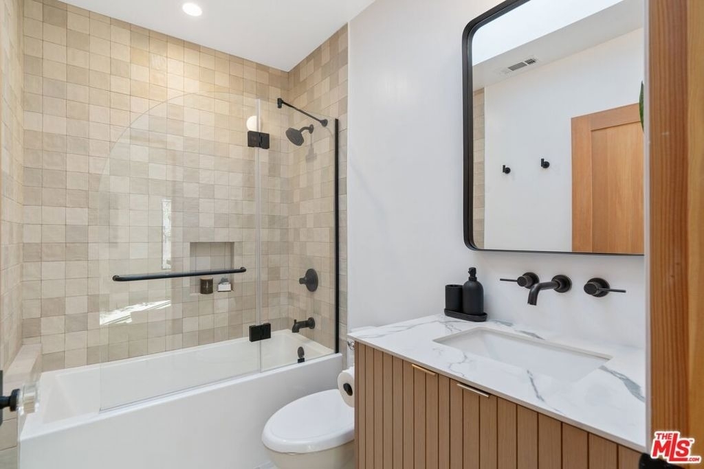 1861 W 38th Street - Photo 21