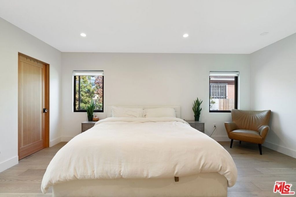 1861 W 38th Street - Photo 25
