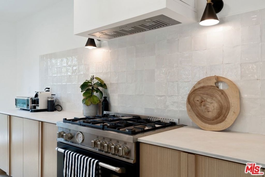 1861 W 38th Street - Photo 15