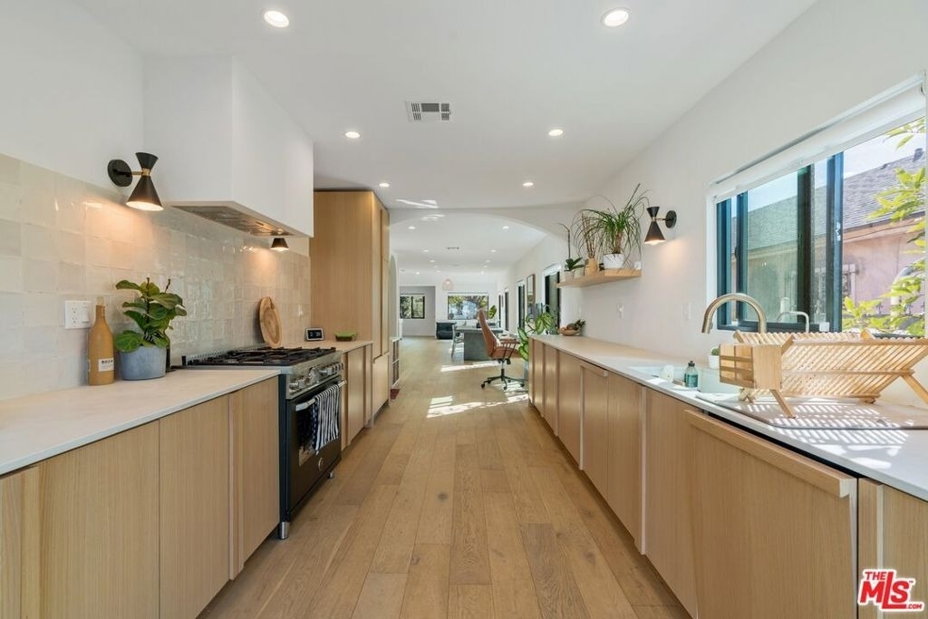 1861 W 38th Street - Photo 18
