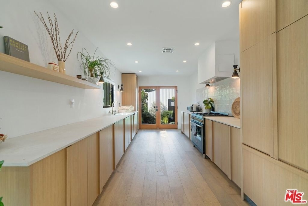 1861 W 38th Street - Photo 14