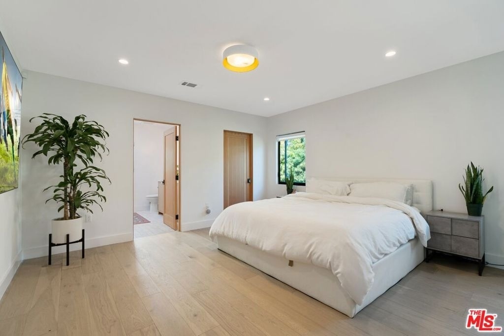 1861 W 38th Street - Photo 24