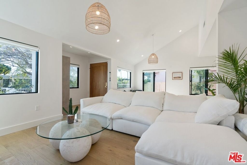 1861 W 38th Street - Photo 6