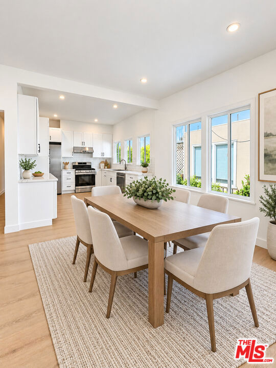 233 N Berendo Street - Photo 4