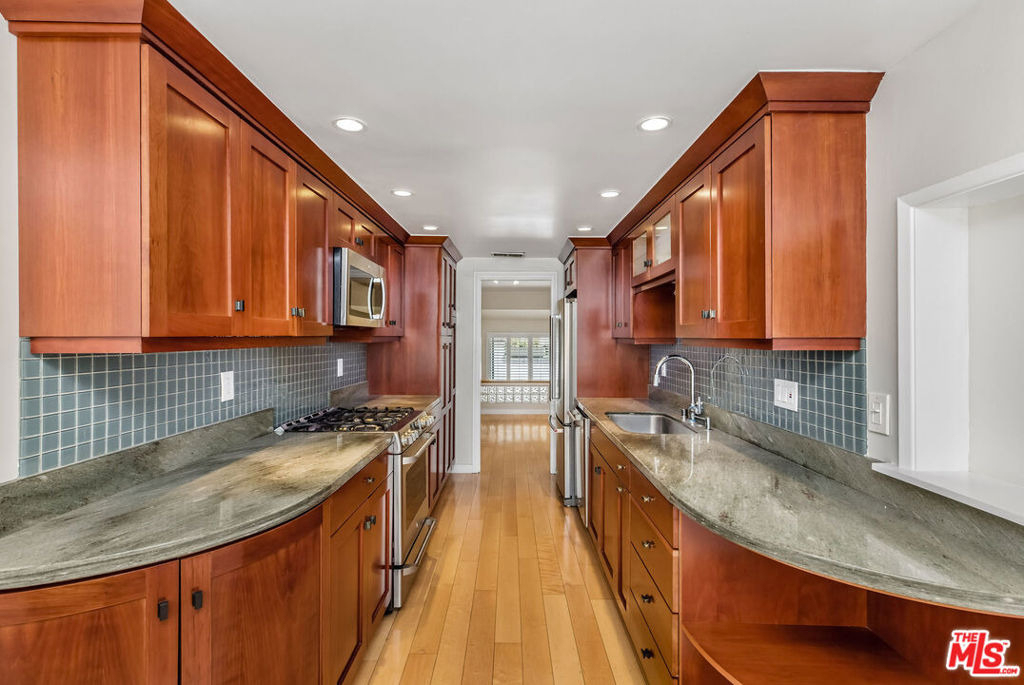 17207 Palisades Circle - Photo 6