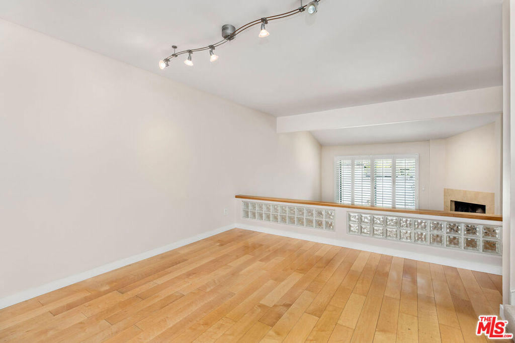 17207 Palisades Circle - Photo 4