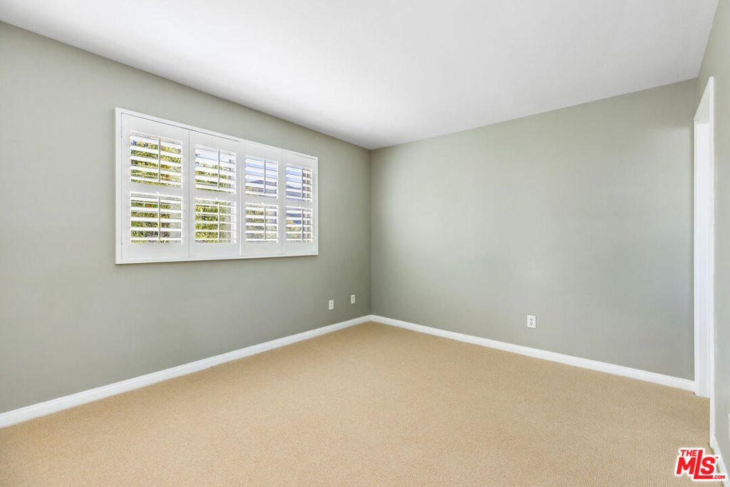 17207 Palisades Circle - Photo 13