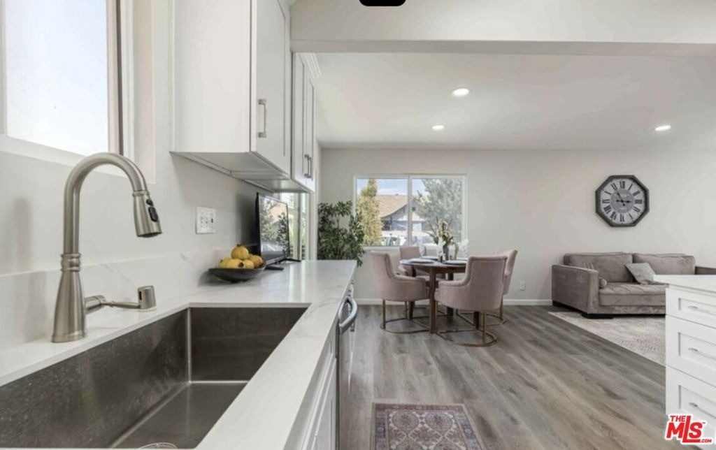 817 N Kingsley Drive - Photo 4