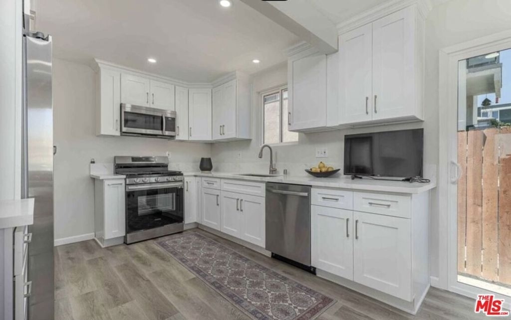 817 N Kingsley Drive - Photo 5
