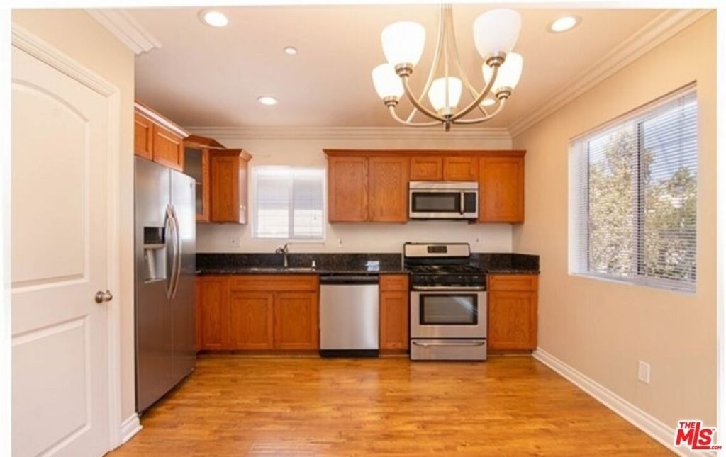 1201 1/2 S Catalina Street - Photo 1