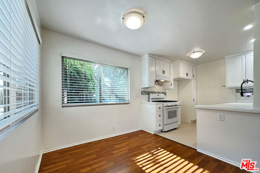 3161 Perlita Avenue - Photo 3