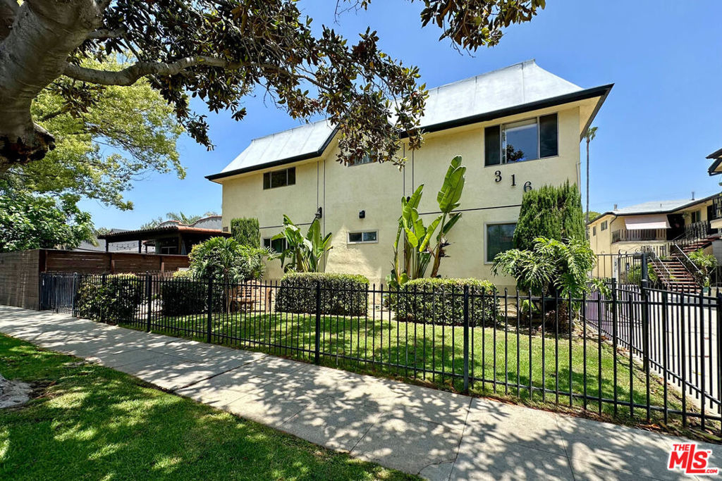 3161 Perlita Avenue - Photo 0