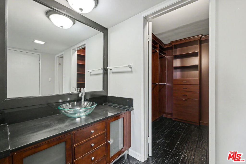 10535 Wilshire Boulevard - Photo 23