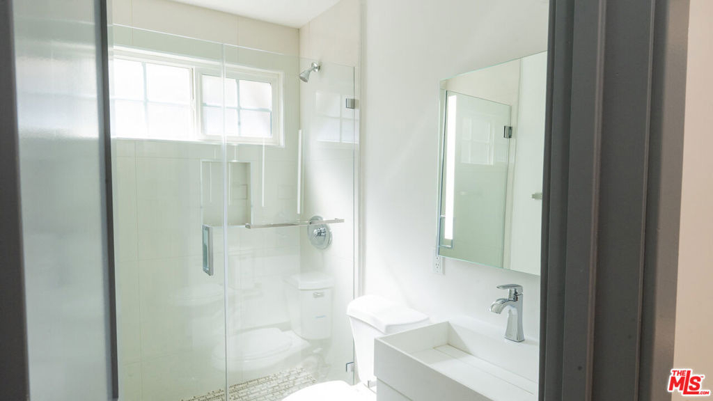 835 S Sherbourne Drive - Photo 9