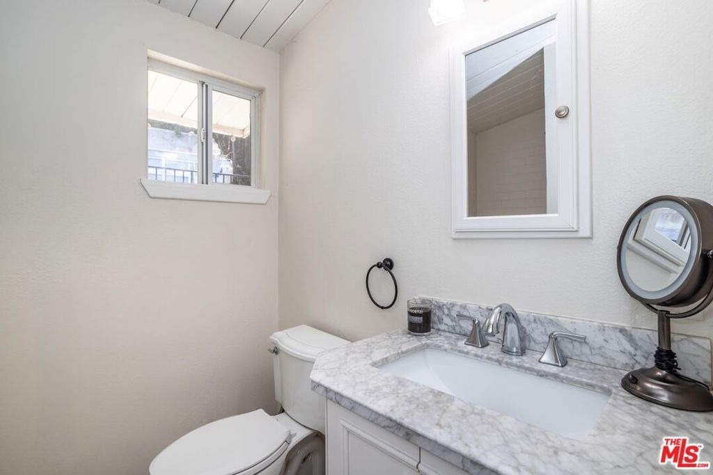8876 Wonderland Avenue - Photo 16