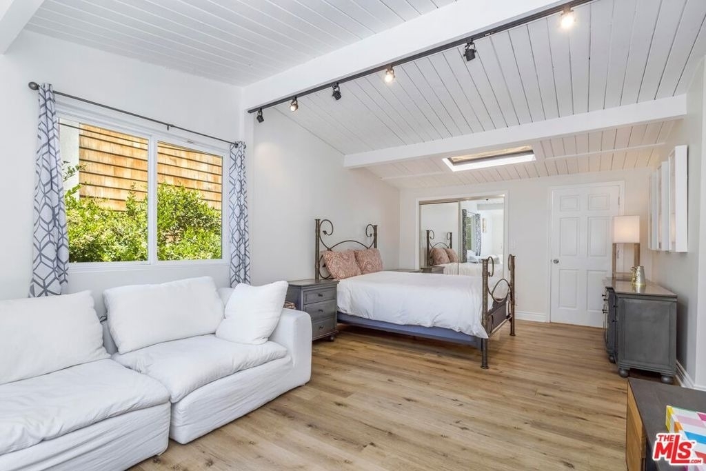8876 Wonderland Avenue - Photo 10