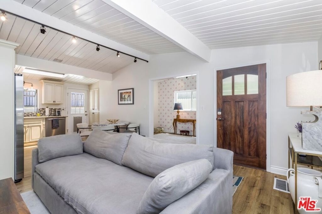 8876 Wonderland Avenue - Photo 22