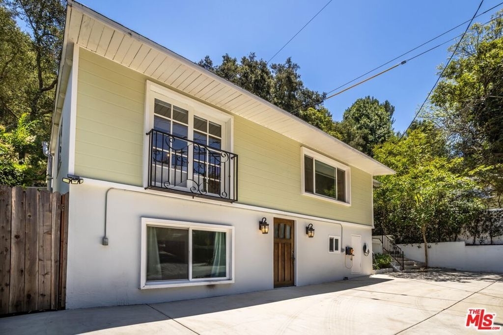 8876 Wonderland Avenue - Photo 32