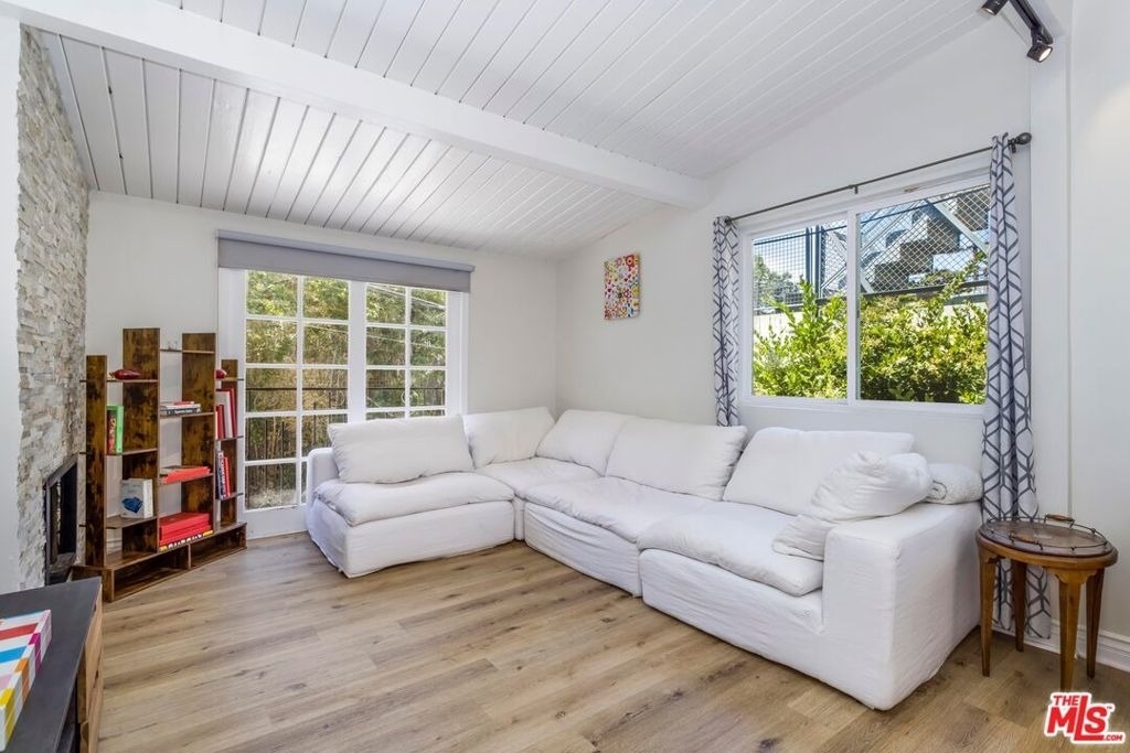 8876 Wonderland Avenue - Photo 11