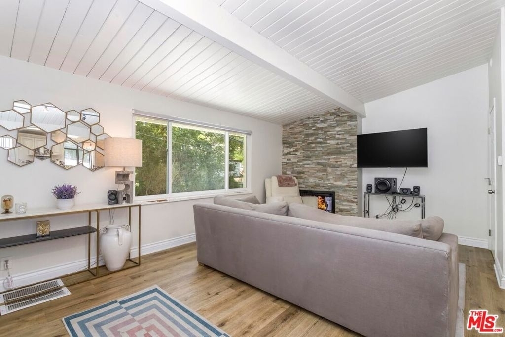8876 Wonderland Avenue - Photo 21