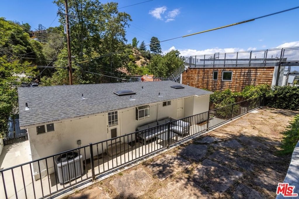 8876 Wonderland Avenue - Photo 31