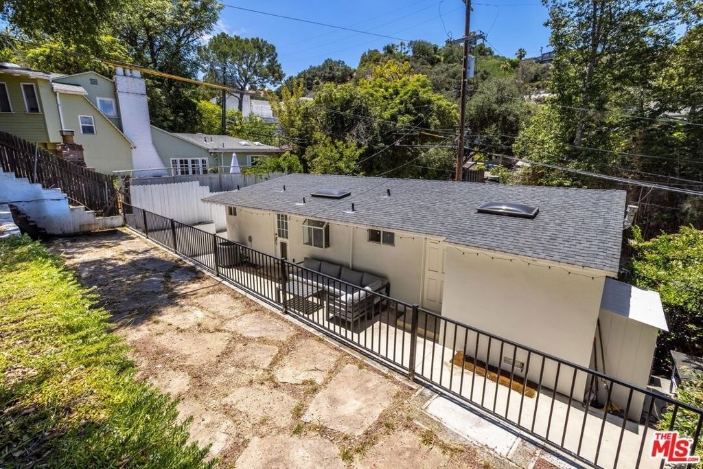 8876 Wonderland Avenue - Photo 19