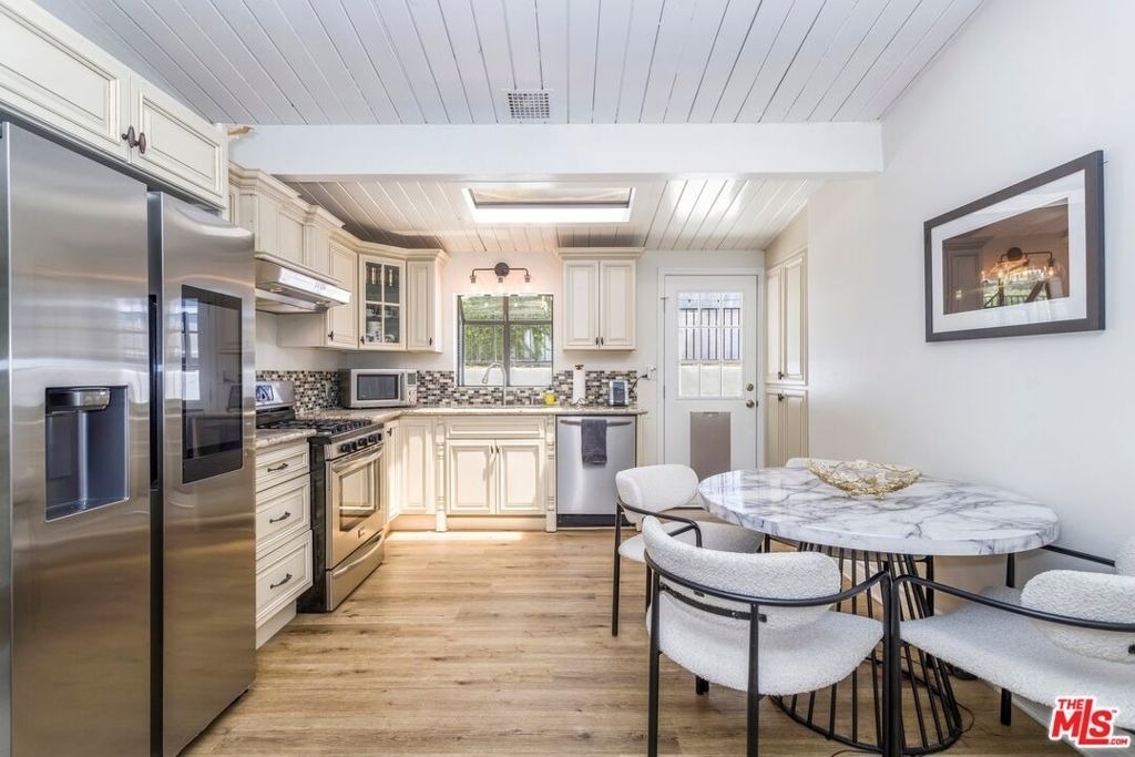 8876 Wonderland Avenue - Photo 7