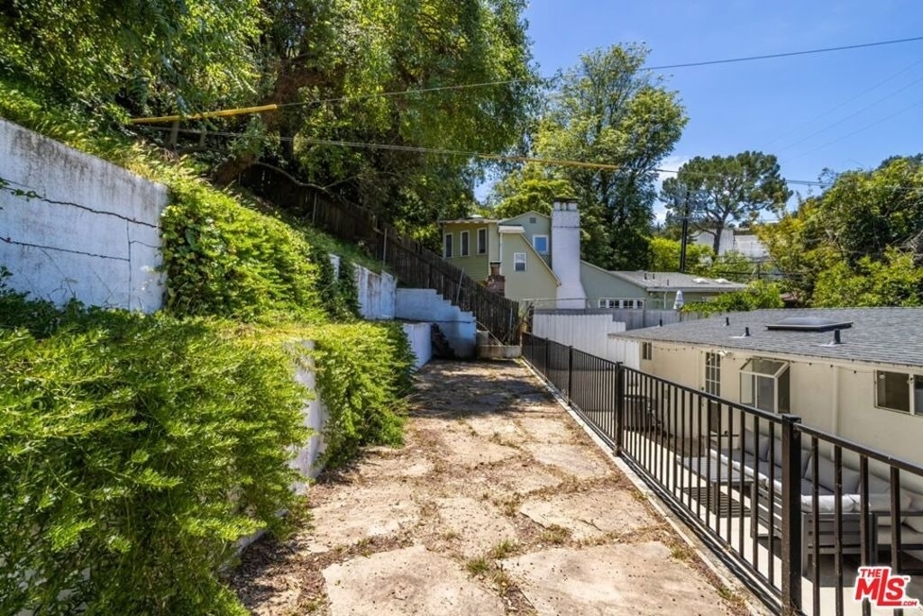 8876 Wonderland Avenue - Photo 30