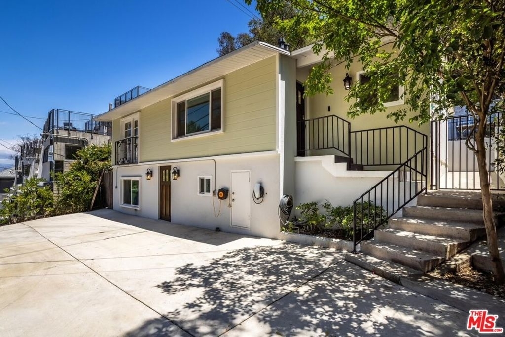 8876 Wonderland Avenue - Photo 0
