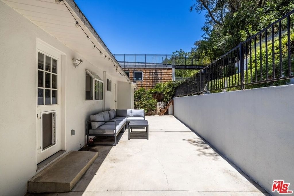 8876 Wonderland Avenue - Photo 29